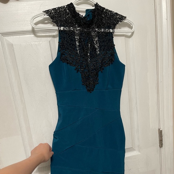 Le Chateau Dress - Picture 1 of 4